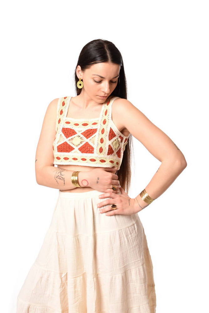 Háčkovaný top MIU tehlový